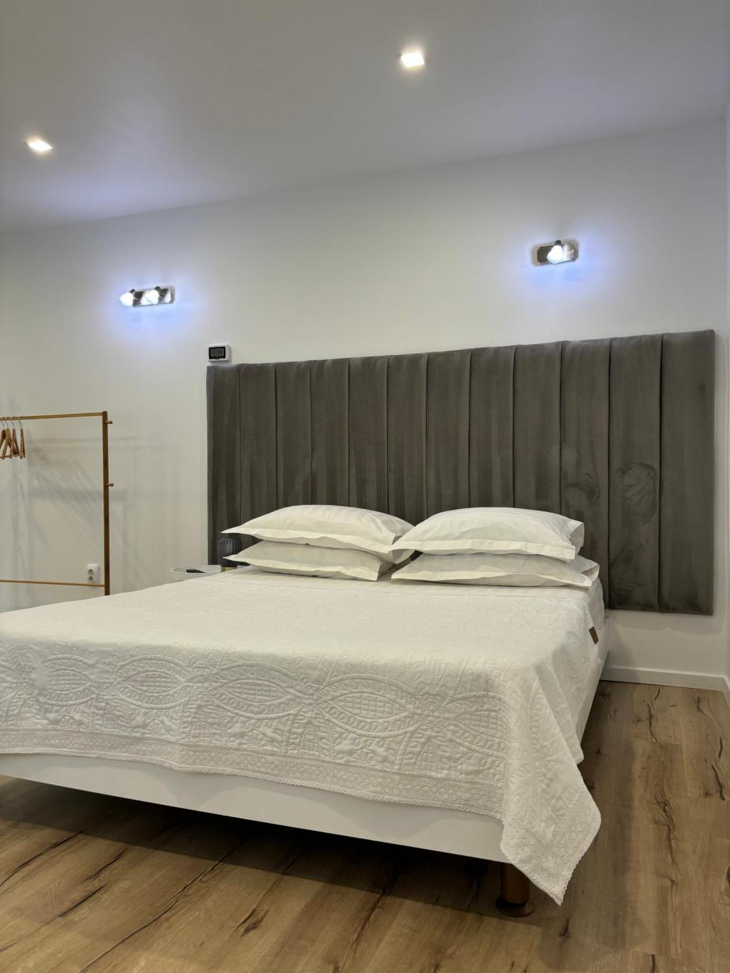 Apartament Luna Piatra Neamţ Exteriör bild